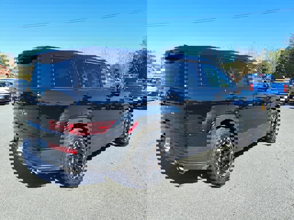 Used 2025 Hyundai Santa Fe SE image 2