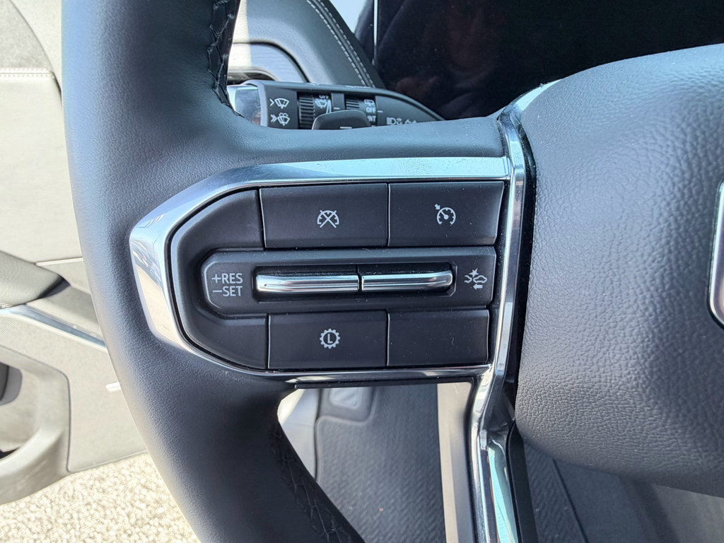 Used 2025 GMC Yukon XL Denali RWD image 16