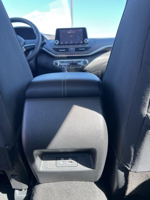 Used 2024 Nissan Altima 2.5 SV FWD image 24