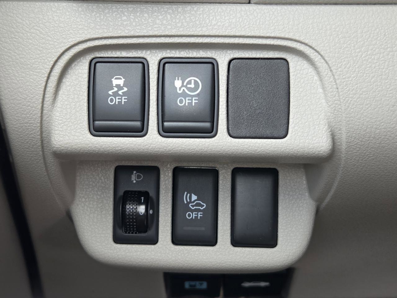 Used 2011 Nissan Leaf SL FWD image 24
