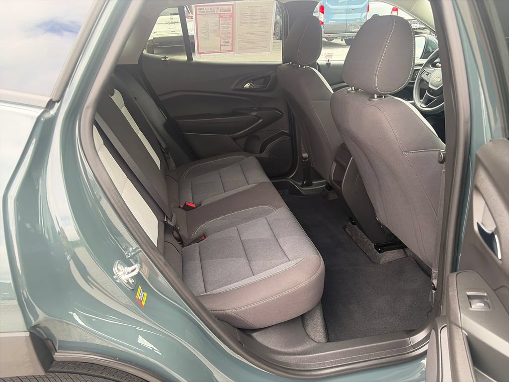 Used 2025 Chevrolet Trax LS w/ LS Convenience Package FWD image 37