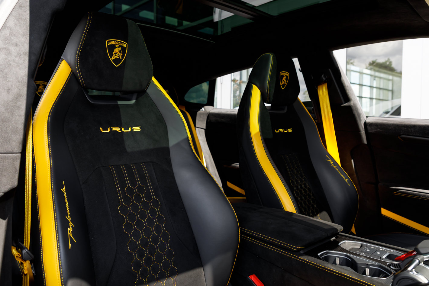 Used 2024 Lamborghini Urus Performante AWD/4WD image 44