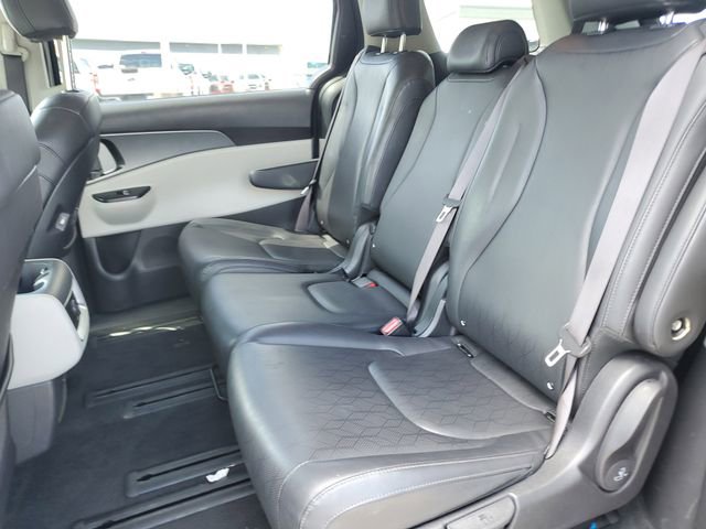 Used 2024 Kia Carnival LX FWD image 27