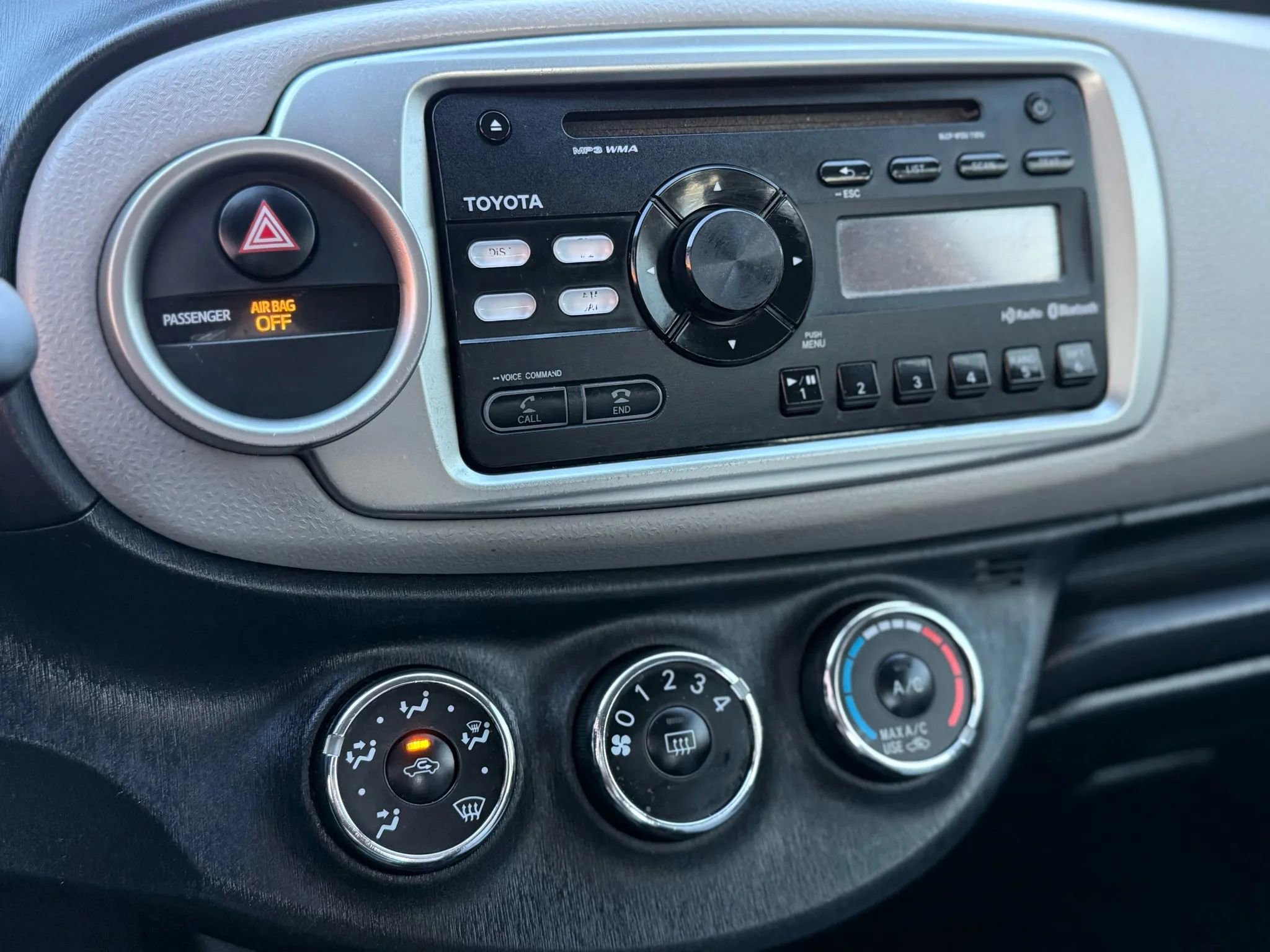 Used 2013 Toyota Yaris LE image 32