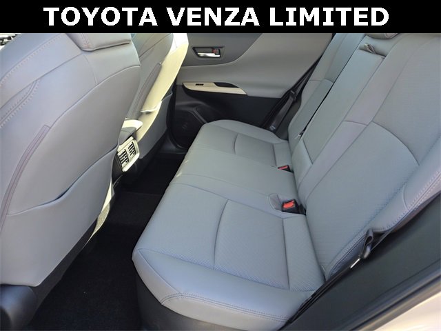 Used 2024 Toyota Venza Limited image 18