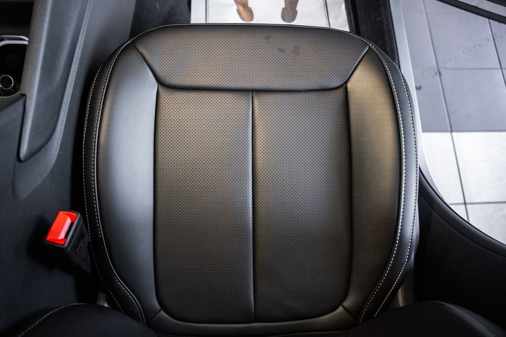 New 2025 Jeep Grand Cherokee L Limited w/ Luxury Tech Group II image 30