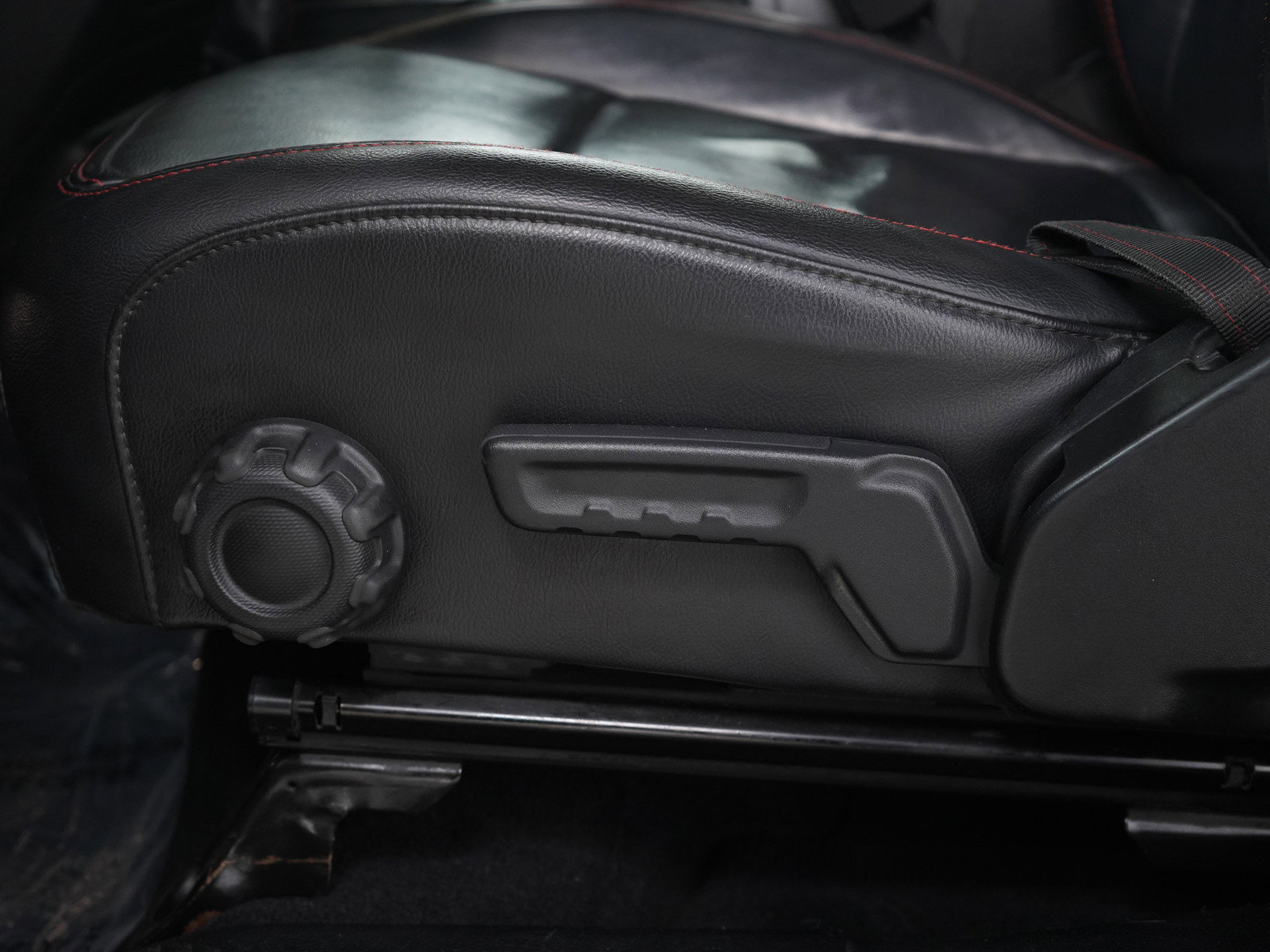 Used 2018 Jeep Wrangler Unlimited Rubicon w/ Dual Top Group image 27