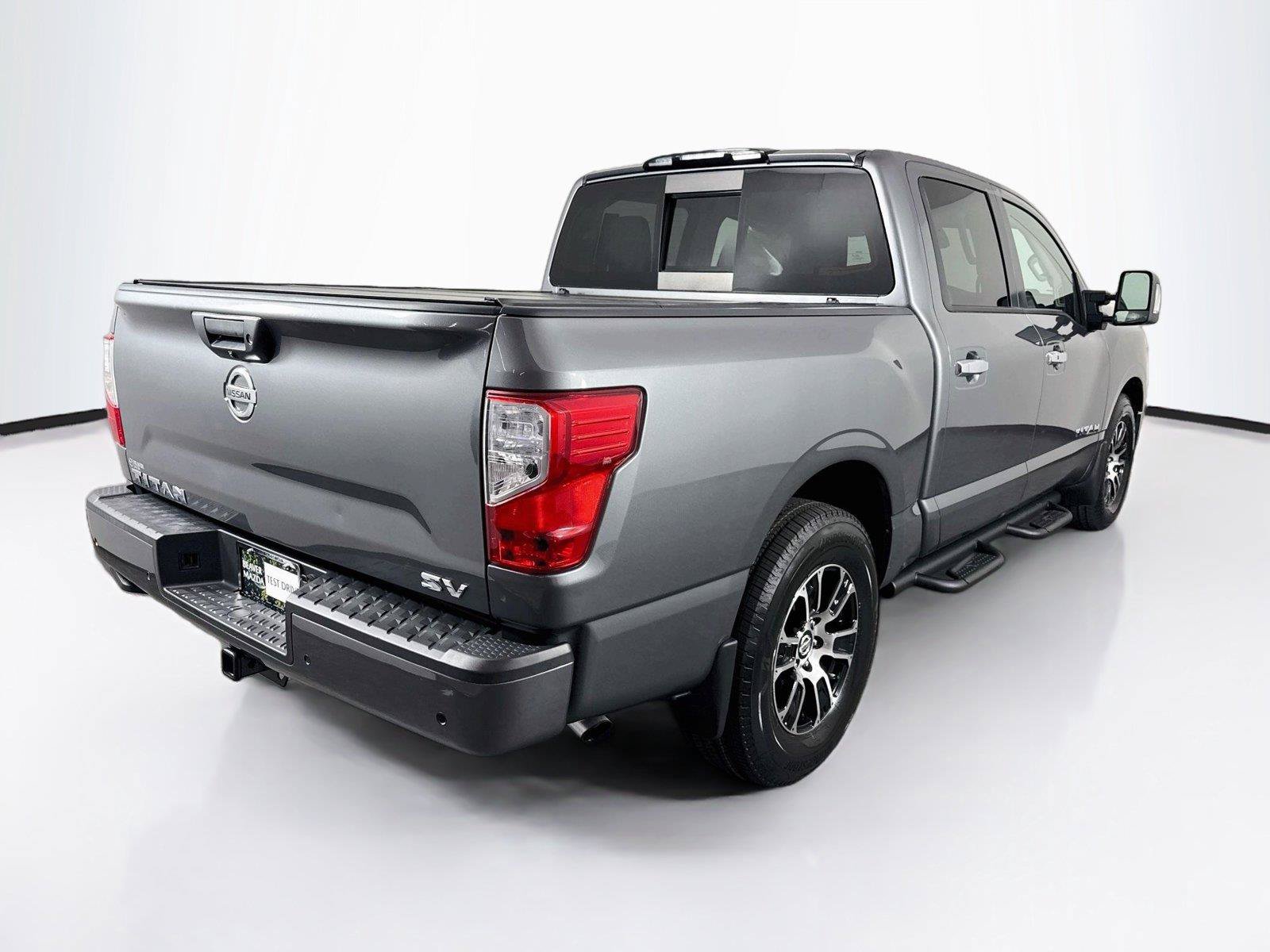 Used 2021 Nissan Titan SV w/ SV Convenience Package RWD image 2