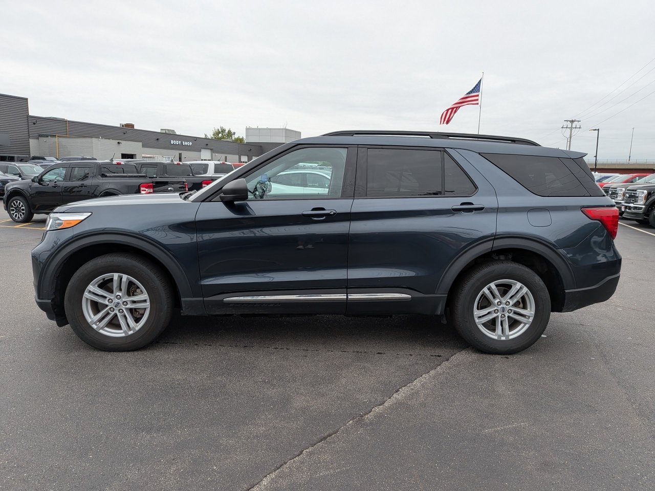 Used 2023 Ford Explorer XLT w/ Equipment Group 202A AWD/4WD image 7