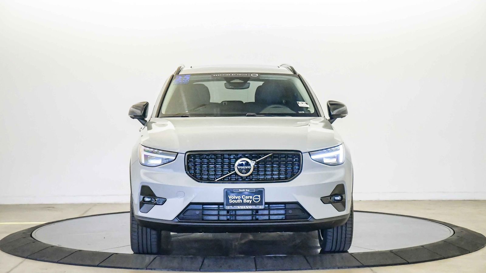 Certified 2025 Volvo XC40 B5 Plus w/ Protection Package Premier image 7