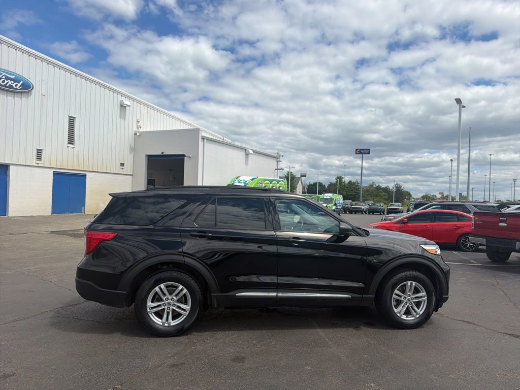 Used 2022 Ford Explorer XLT w/ Equipment Group 202A AWD/4WD image 8