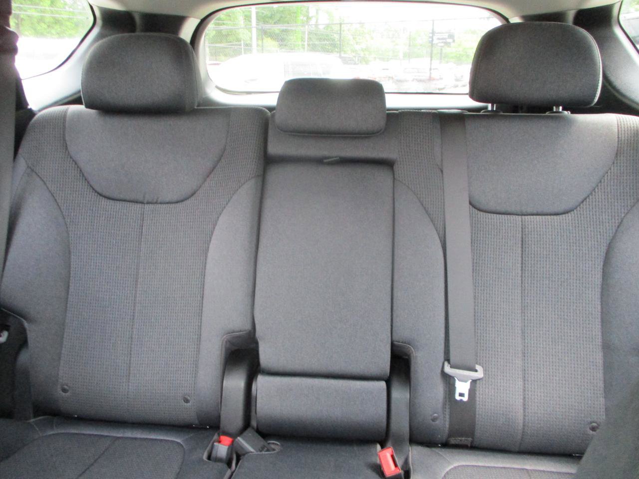 Used 2019 Hyundai Santa Fe SE FWD image 18