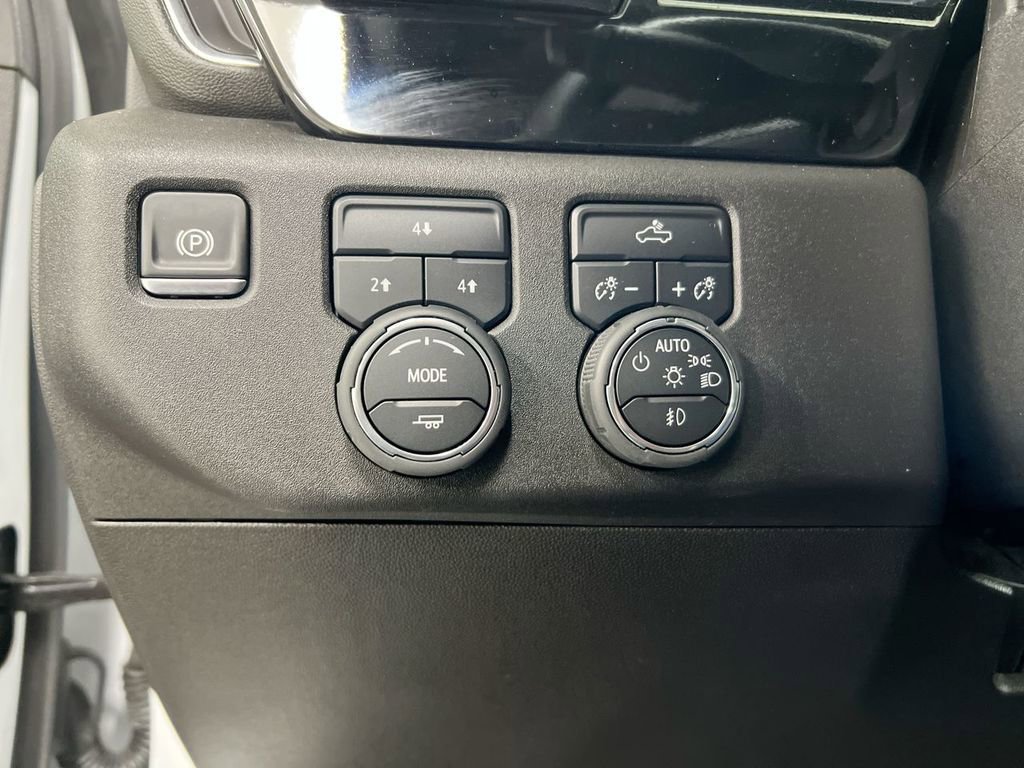 Used 2025 Chevrolet Silverado 2500 LT w/ Convenience Package image 19