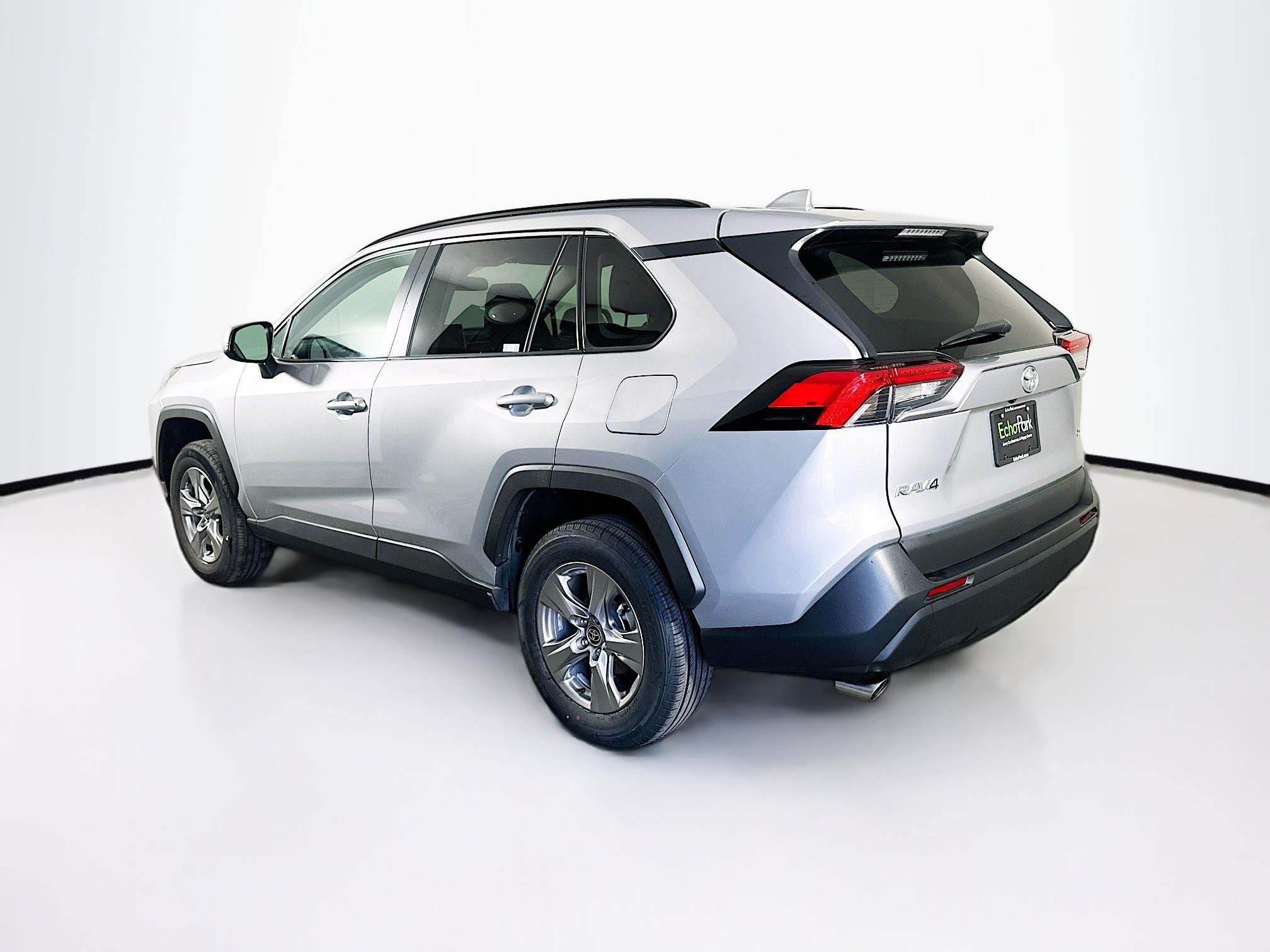 Used 2025 Toyota RAV4 XLE FWD image 5