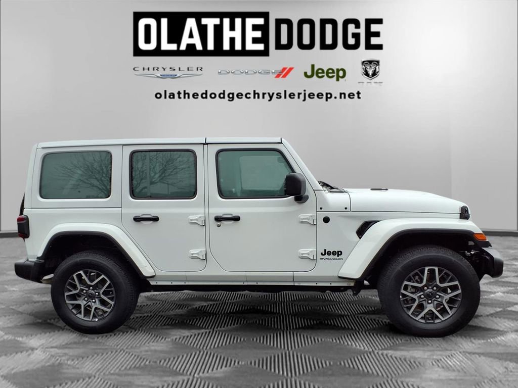 Used 2025 Jeep Wrangler Sahara image 27