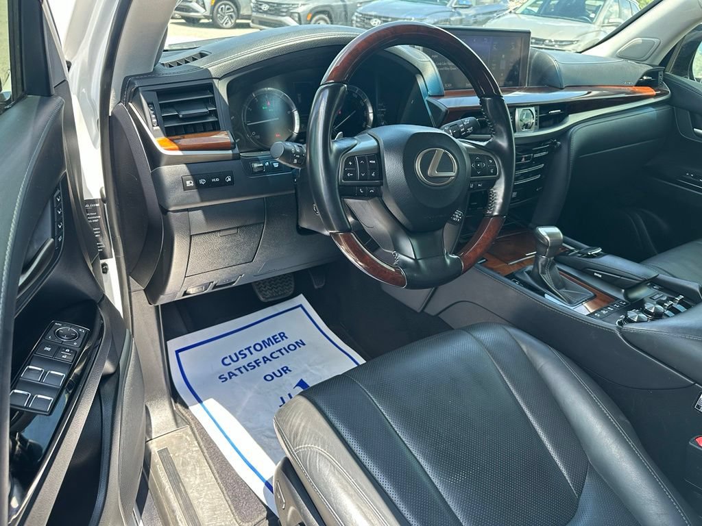 Used 2020 Lexus LX 570 4WD w/ Luxury Package image 11