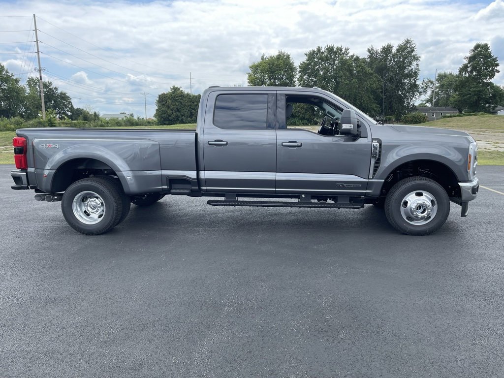 New 2026 Ford F350 4x4 Crew Cab DRW Super Duty image 3