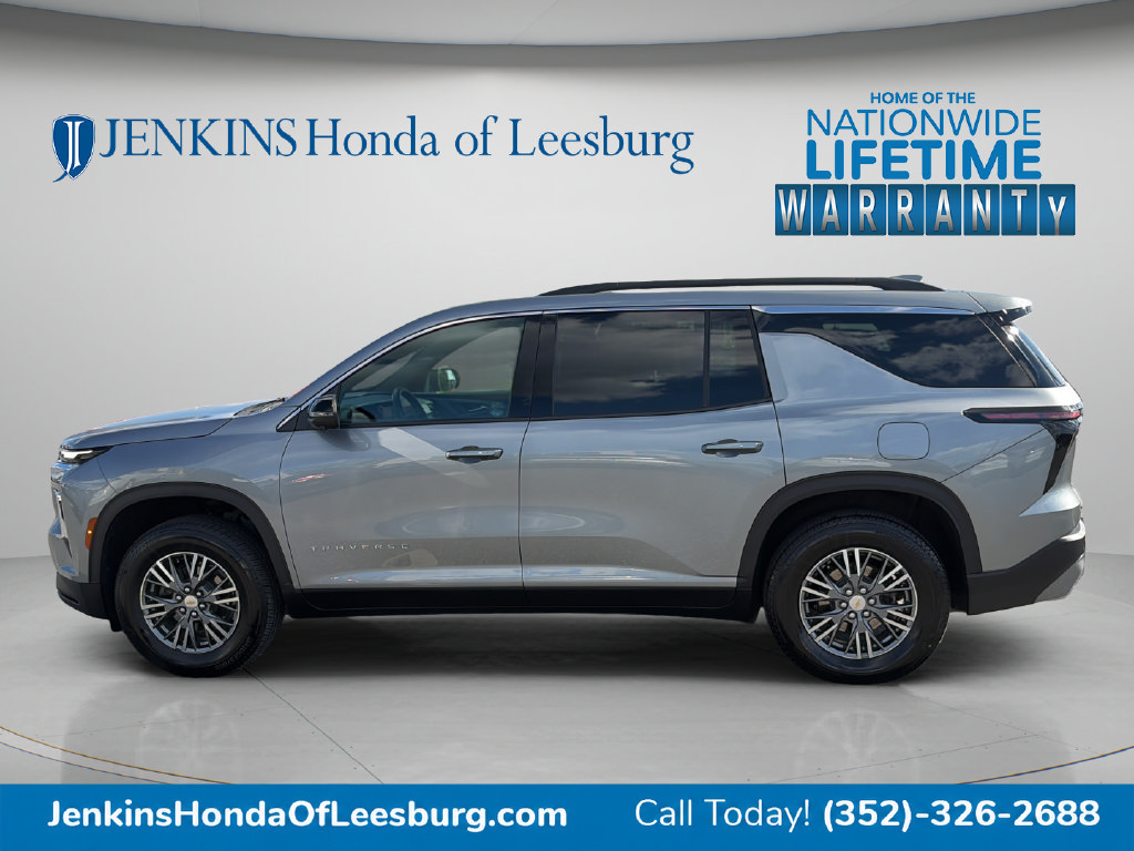 Used 2026 Chevrolet Traverse LT w/ Driver Confidence Package FWD image 6