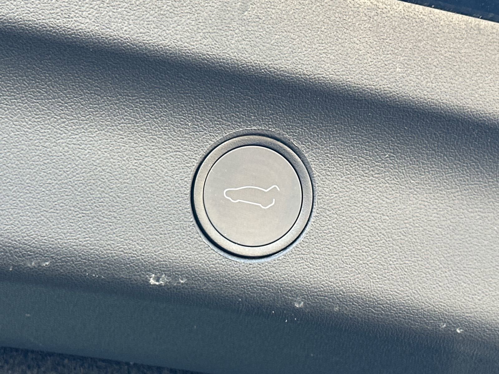 Used 2021 Tesla Model Y Long Range image 19