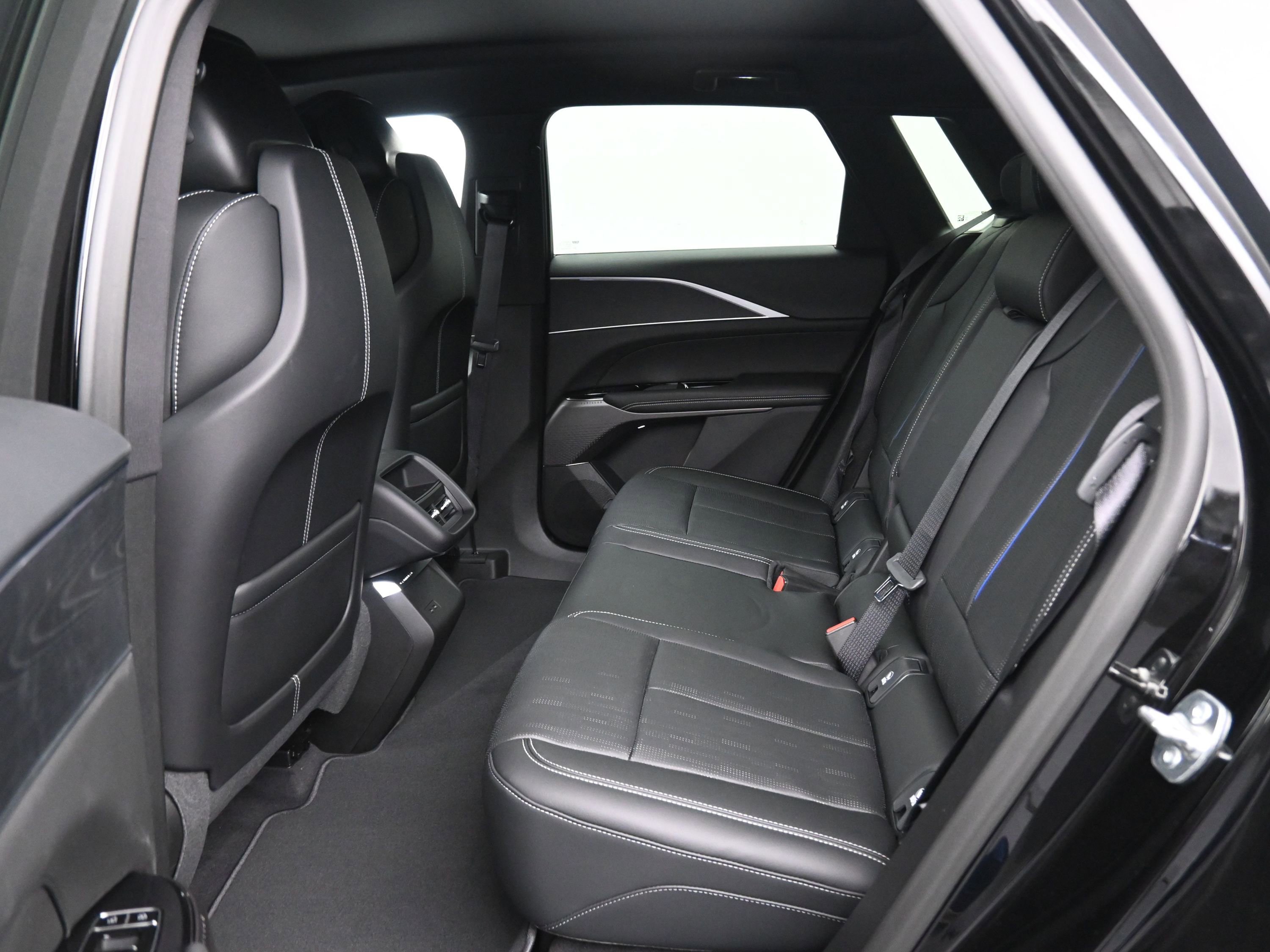 New 2025 Cadillac Lyriq Sport w/ LPO, Floor Liner Package image 9