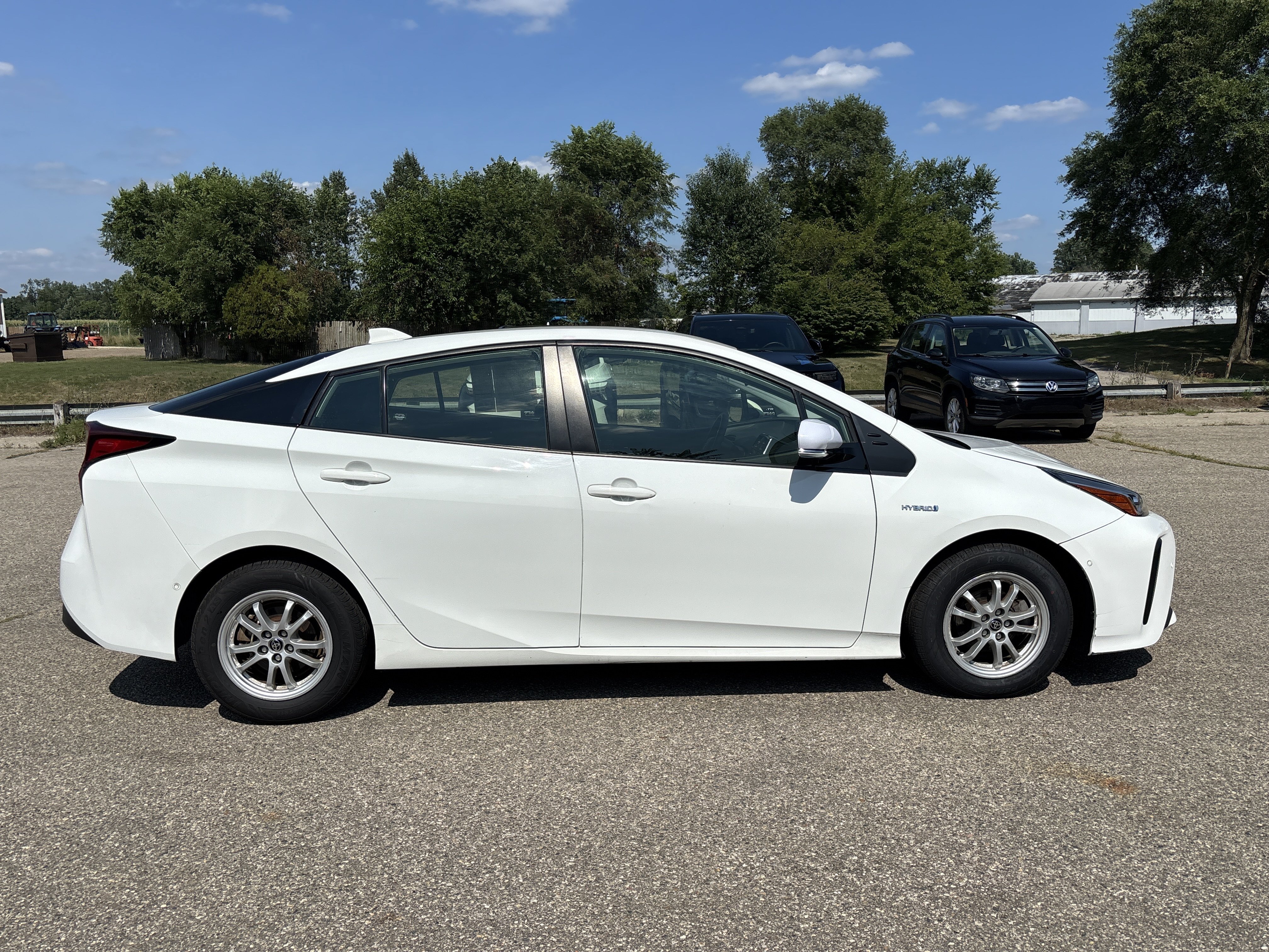 Used 2022 Toyota Prius LE FWD image 2