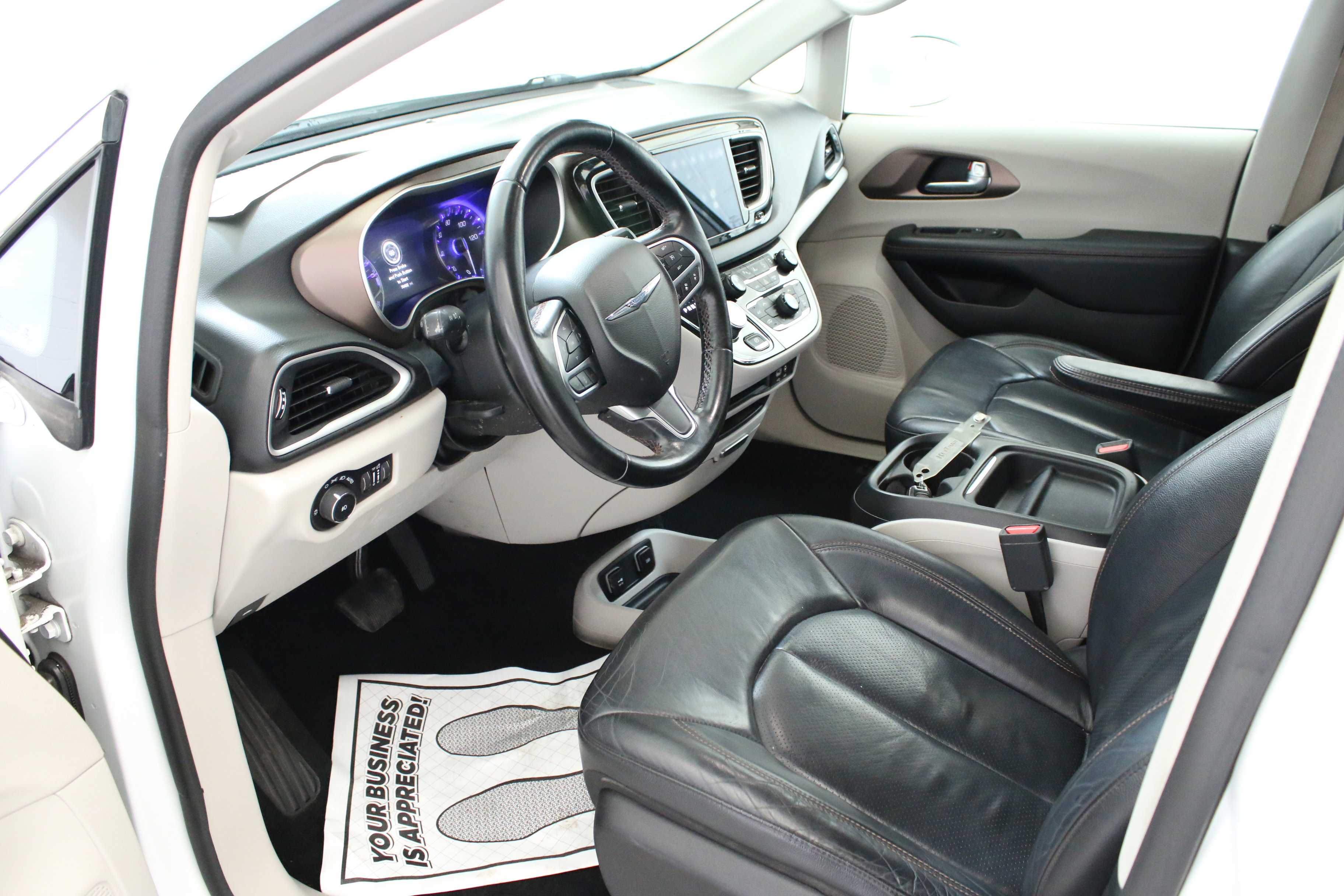 Used 2018 Chrysler Pacifica Touring-L w/ Advanced Safetytec Group FWD image 22