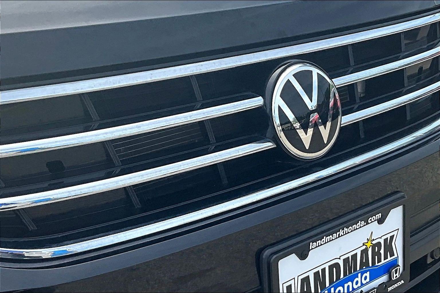 Used 2022 Volkswagen Tiguan SE w/ Panoramic Sunroof Package AWD/4WD image 30