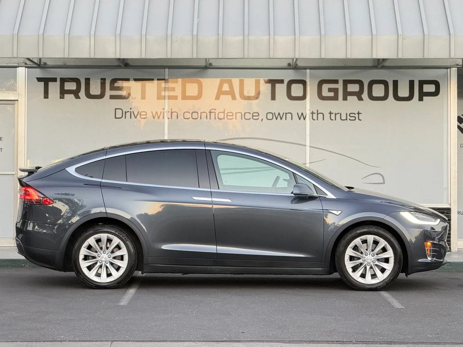 Used 2016 Tesla Model X 75D AWD/4WD image 5