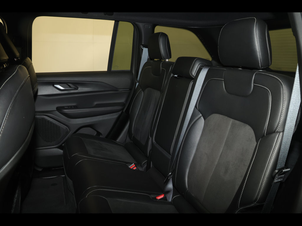 Used 2023 Jeep Grand Cherokee Altitude AWD/4WD image 28
