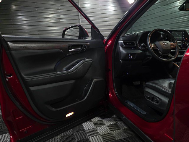 Used 2020 Toyota Highlander Limited image 33