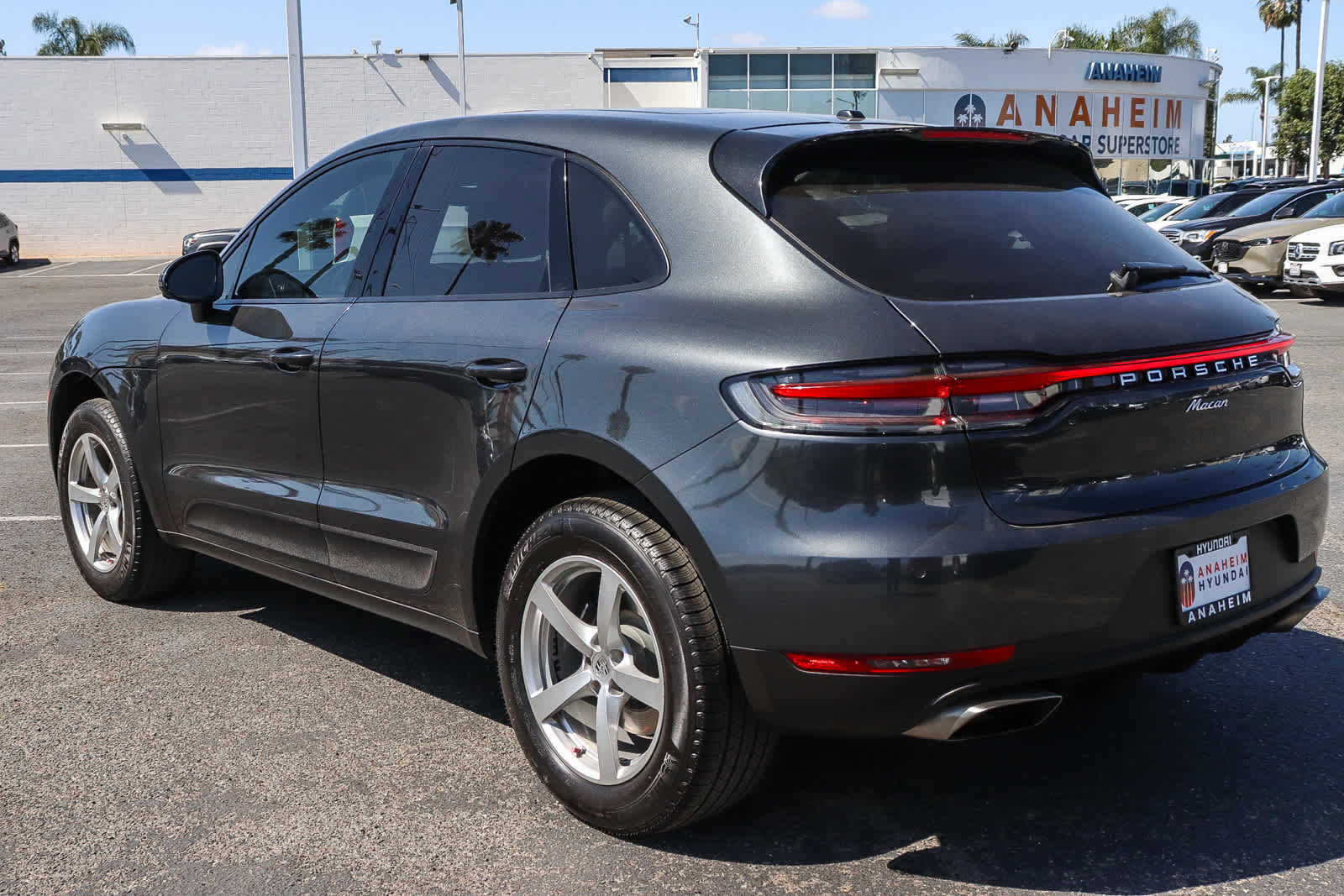 Used 2020 Porsche Macan AWD/4WD image 8