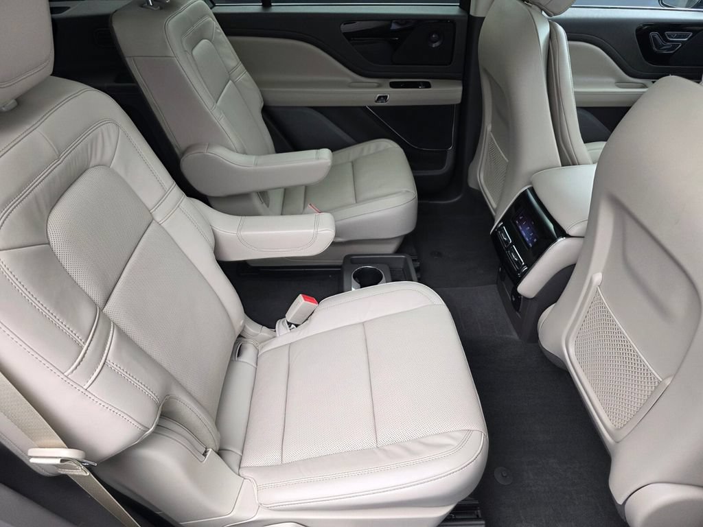Used 2024 Lincoln Aviator Reserve w/ Equipment Group 201A AWD/4WD image 30