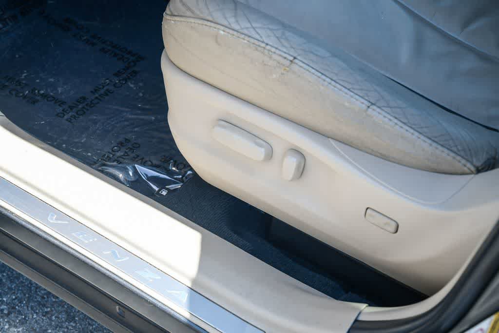 Used 2010 Toyota Venza FWD image 25