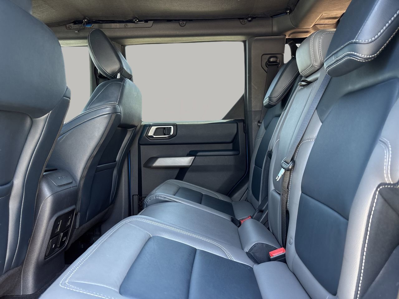 Used 2022 Ford Bronco Outer Banks AWD/4WD image 16