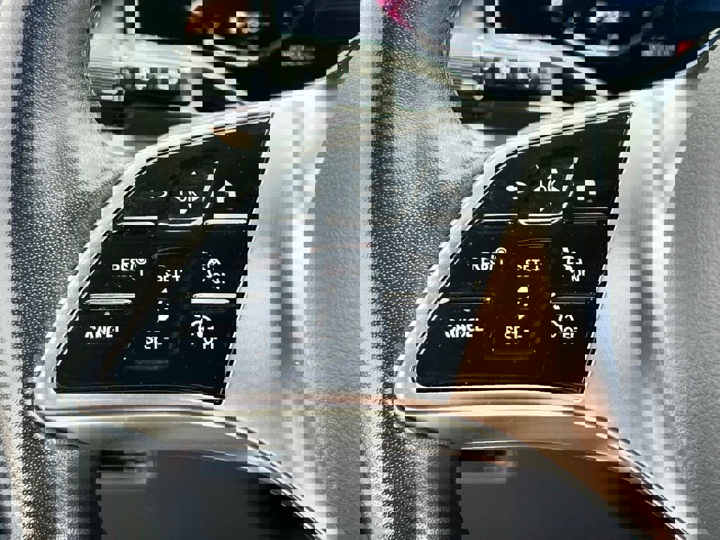 Used 2024 Mercedes-Benz GLC 300 4MATIC image 14