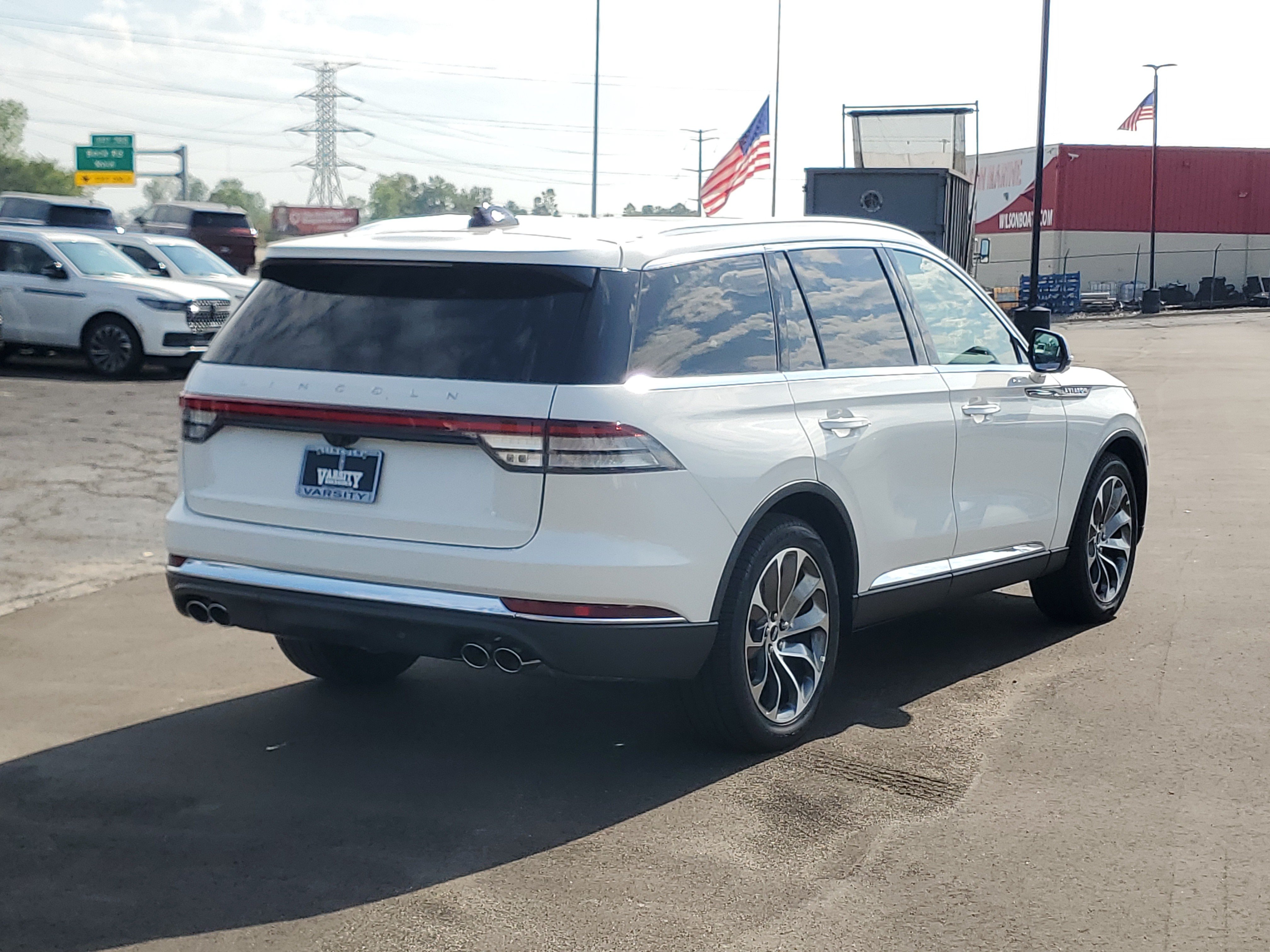 New 2027 Lincoln Aviator AWD image 4