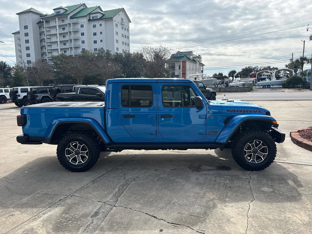 Used 2024 Jeep Gladiator Mojave AWD/4WD image 5