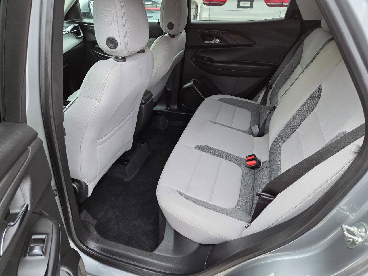 Used 2025 Chevrolet TrailBlazer LT w/ LT Cold Weather Package FWD image 21