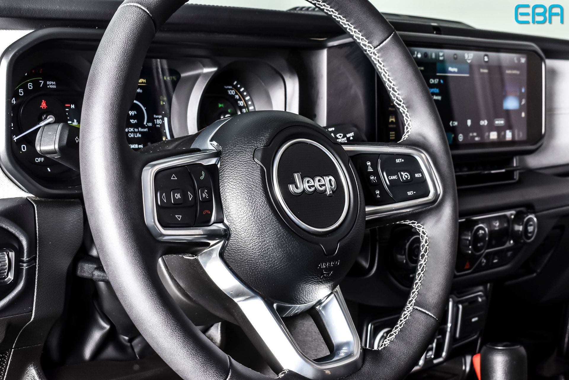 Used 2025 Jeep Wrangler Unlimited Sahara w/ Safety Group image 18