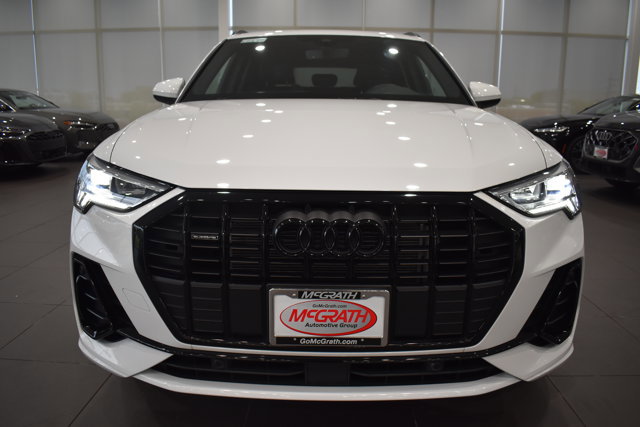 Used 2025 Audi Q3 2.0T Premium w/ Convenience Package AWD/4WD image 3