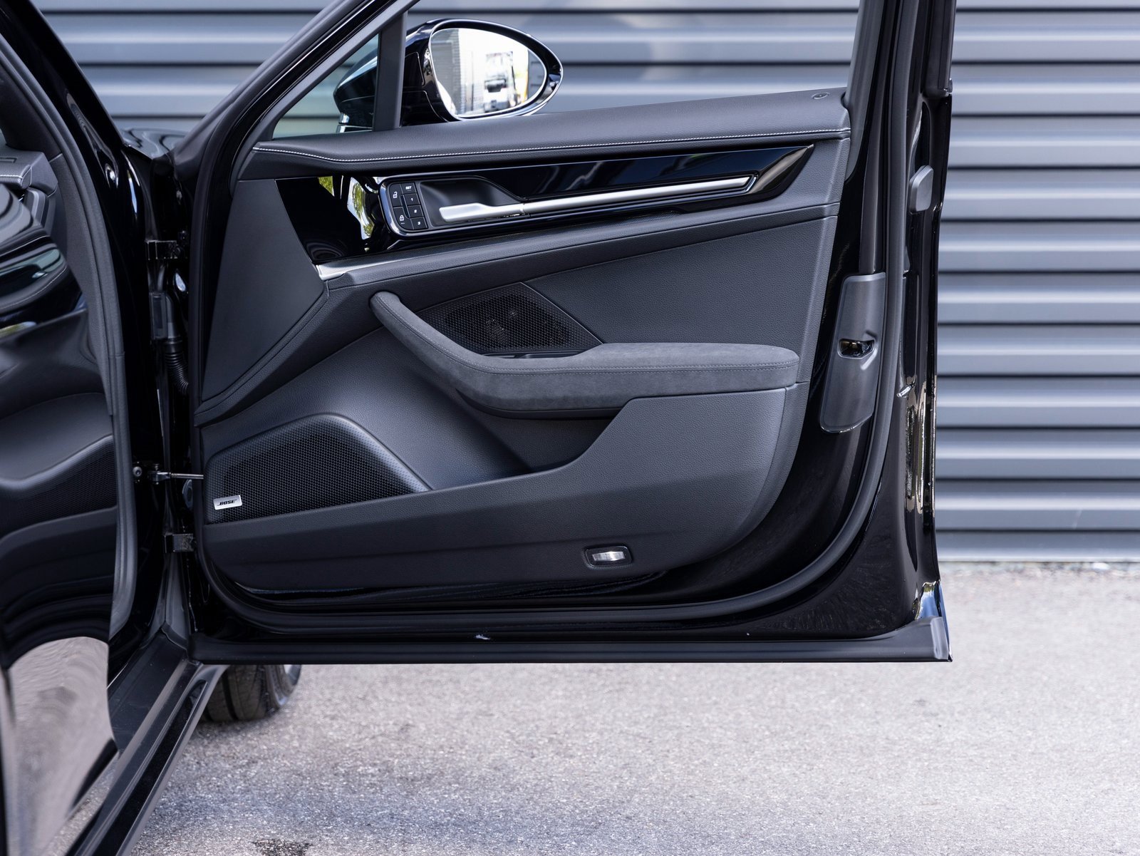 New 2025 Porsche Panamera 4 image 32