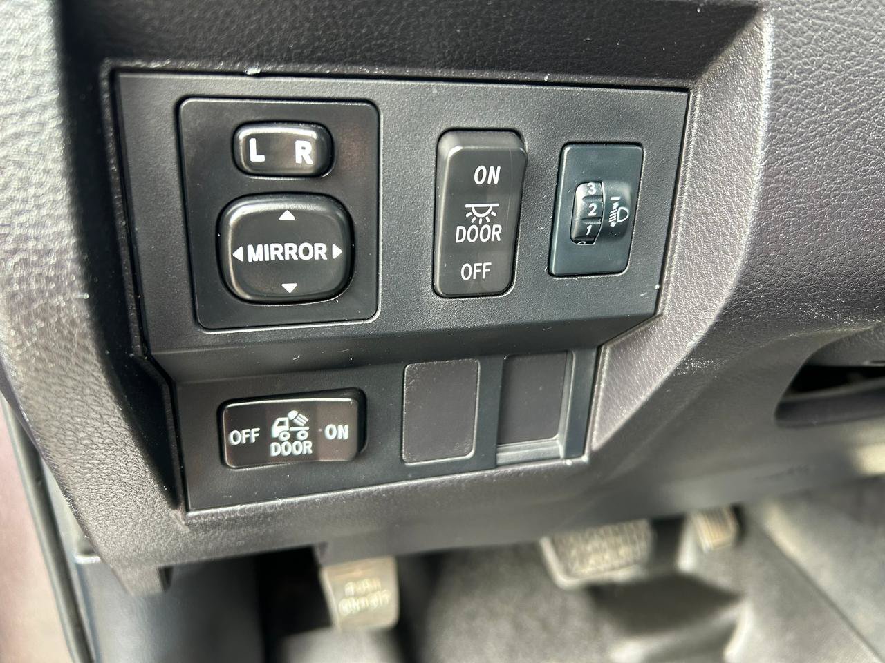Used 2014 Toyota Tundra SR5 AWD/4WD image 11