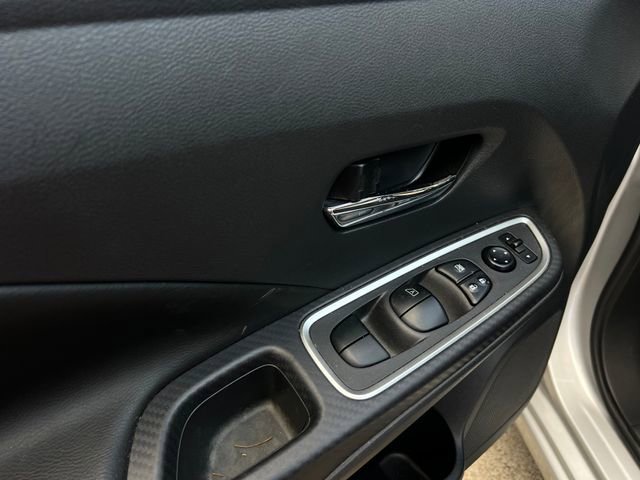 Used 2022 Nissan Versa SR image 10