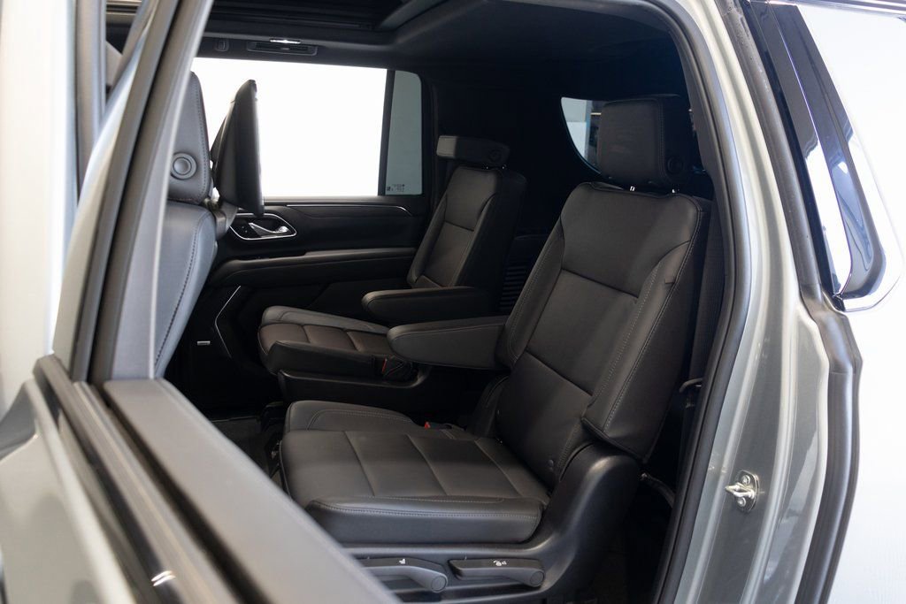 Used 2024 Chevrolet Suburban Z71 w/ Luxury Package image 21