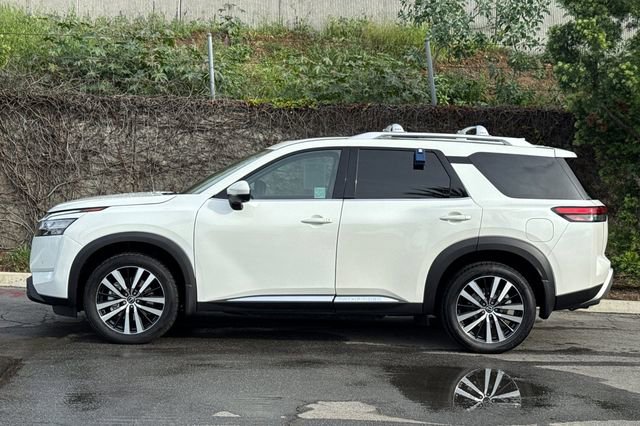 Used 2023 Nissan Pathfinder Platinum AWD/4WD image 7