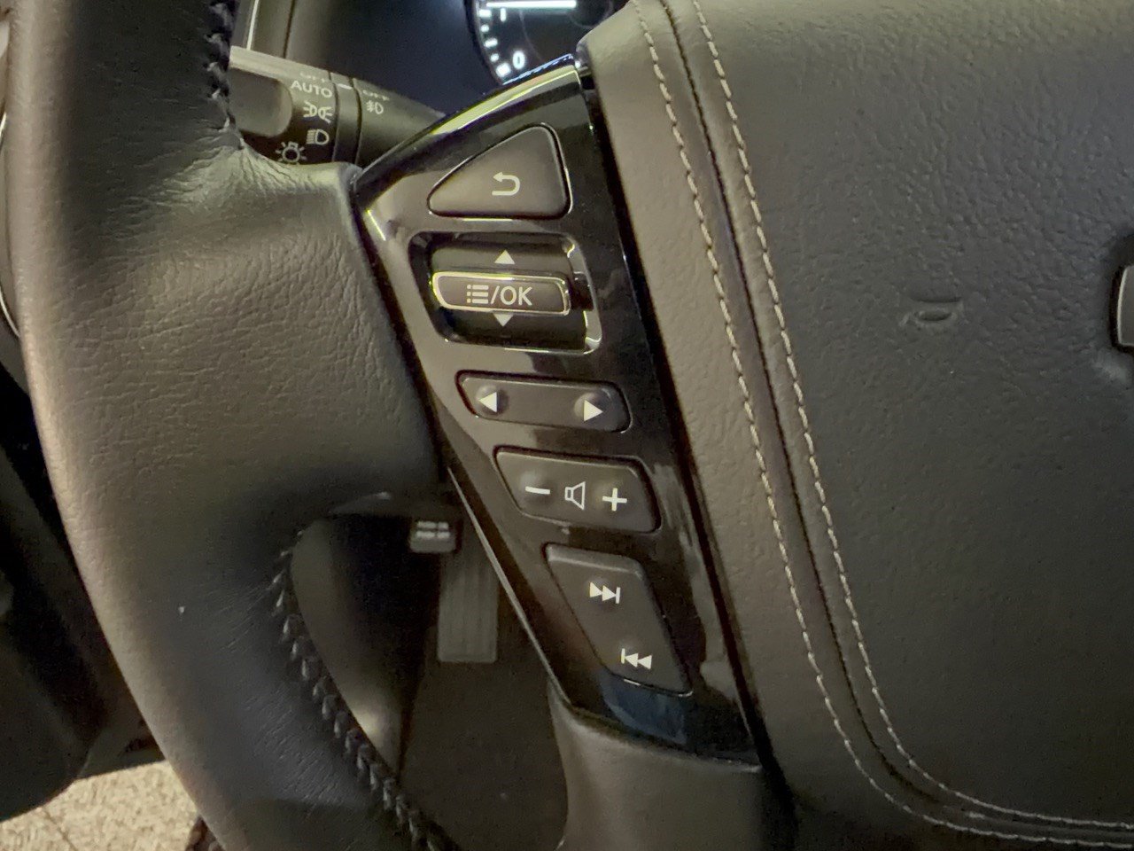 Used 2021 Nissan Armada Platinum w/ Captain's Chairs Package RWD image 18
