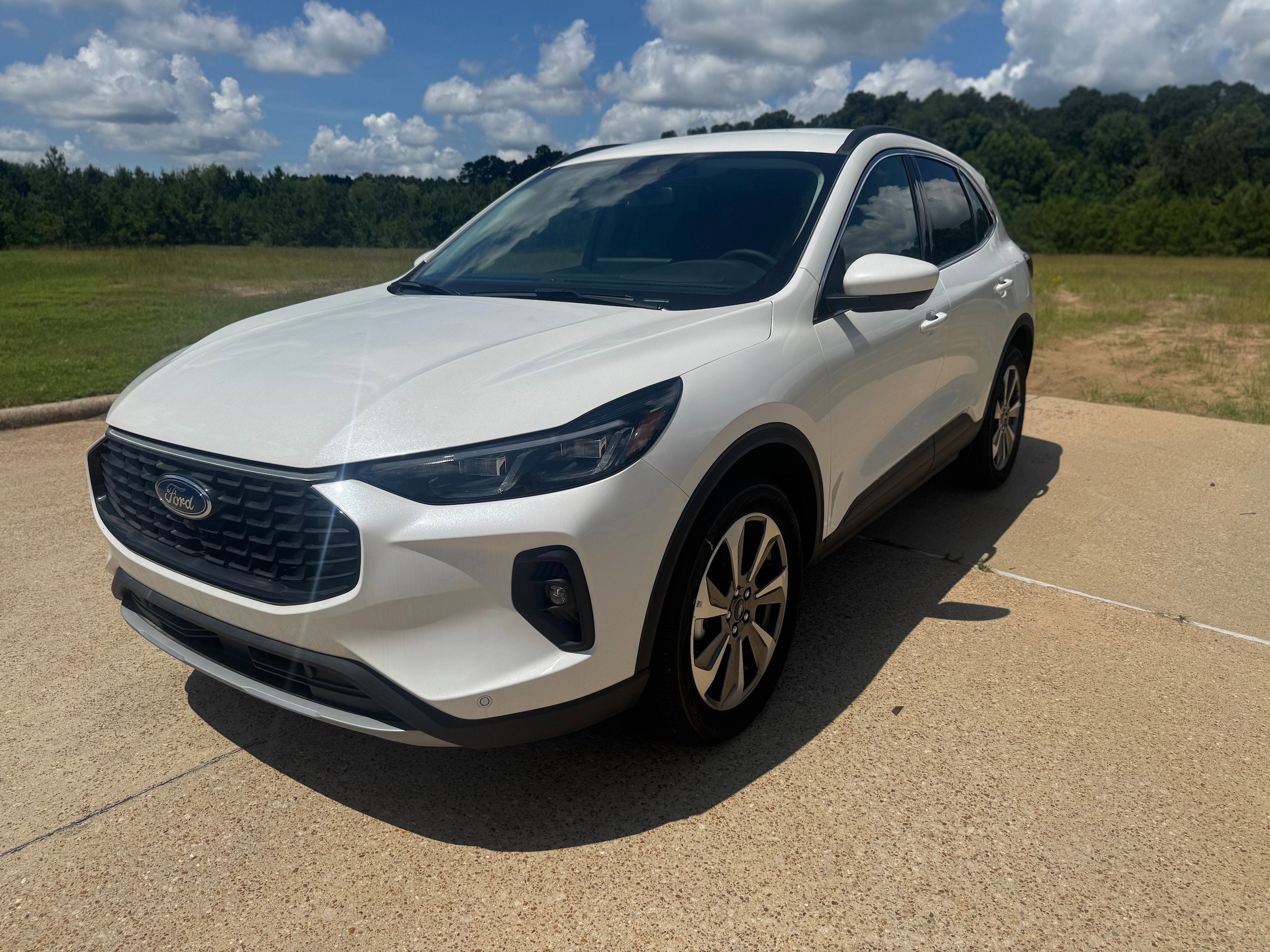 Used 2024 Ford Escape Platinum image 1