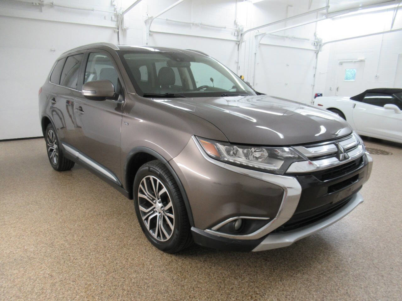 Used 2016 Mitsubishi Outlander GT image 5