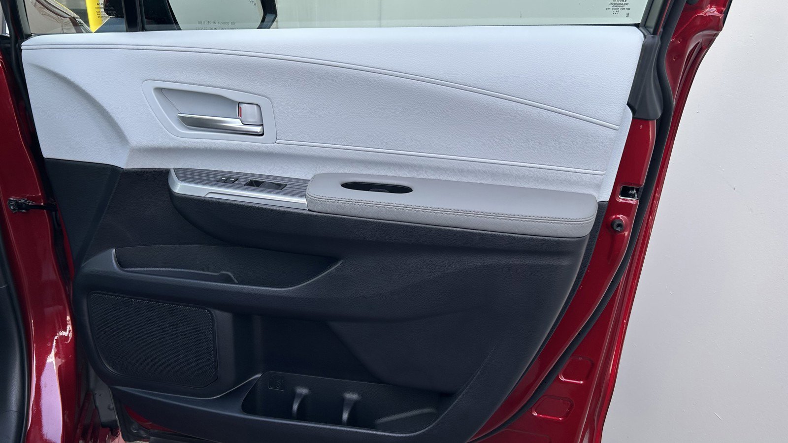 Used 2025 Toyota Sienna XLE w/ XLE Plus Package image 17