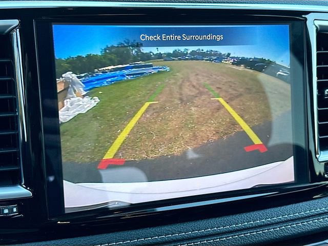 Used 2025 Chrysler Pacifica Limited image 14